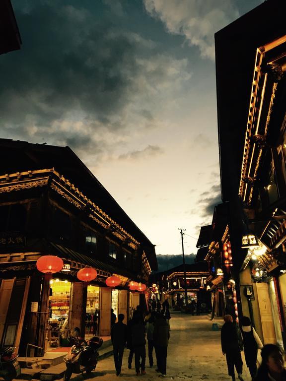 Jiumi Snow Mountain Original Art Hotel Shangri-La Exterior photo