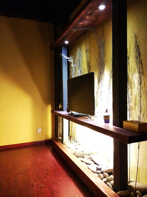 Jiumi Snow Mountain Original Art Hotel Shangri-La Exterior photo